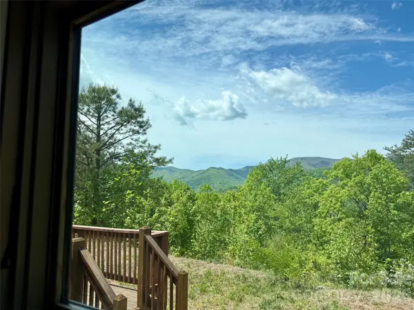 521 Duchess DR, Sylva, NC 28779