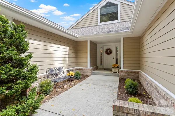 320 Dawnbrook DR, Flat Rock, NC 28731