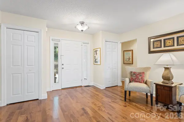 320 Dawnbrook DR, Flat Rock, NC 28731