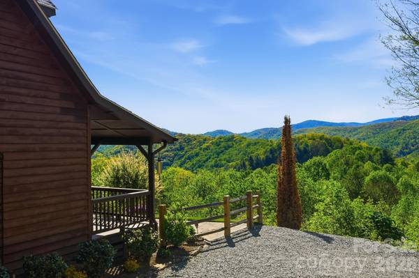 394 Hummingbird LN, Elk Park, NC 28622