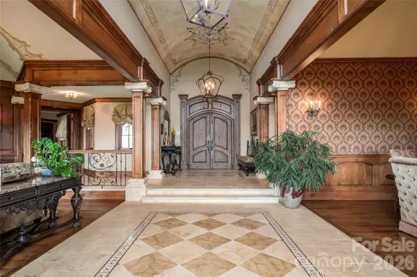 83 Summit Tower CIR, Asheville, NC 28804