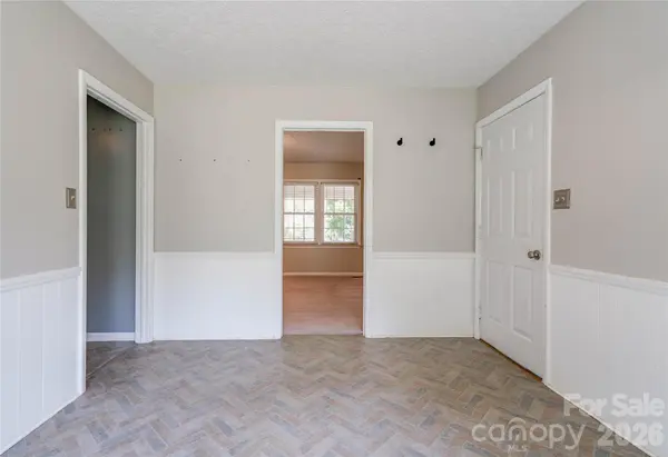 111 Harbor Point DR, Cherryville, NC 28021