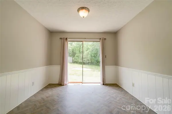111 Harbor Point DR, Cherryville, NC 28021