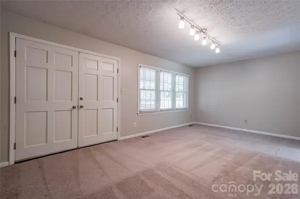 111 Harbor Point DR, Cherryville, NC 28021