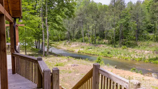 371 Redbird DR, Lake Lure, NC 28746
