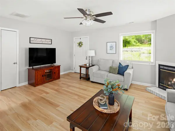 224 Clover DR, Fletcher, NC 28732