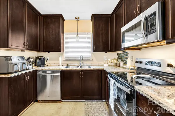 145 Driftwood DR, Mooresville, NC 28117