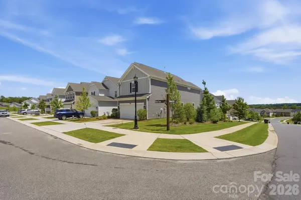 16043 River Tree LN, Charlotte, NC 28278