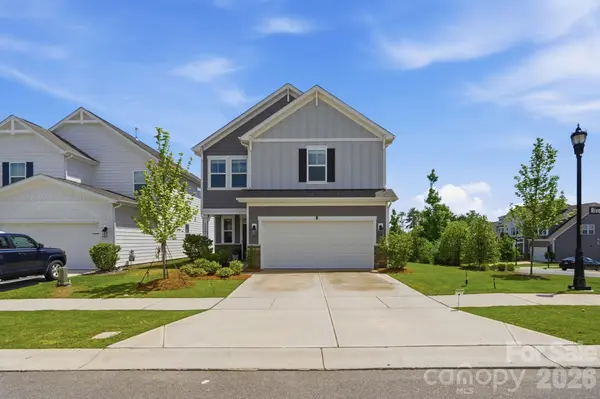 16043 River Tree LN, Charlotte, NC 28278