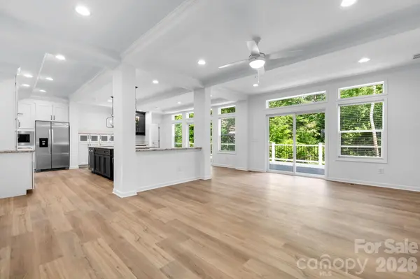 7006 Waterfront PL, Granite Falls, NC 28630