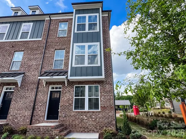 3102 Middle ST, Charlotte, NC 28278