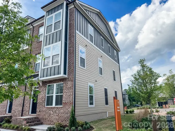 3102 Middle ST, Charlotte, NC 28278