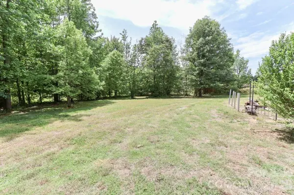 121 Fair Wind LN, Statesville, NC 28677