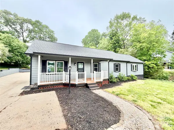 1586 Kenlane DR, Hickory, NC 28601