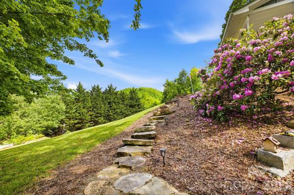 48 Open Range DR, Barnardsville, NC 28709