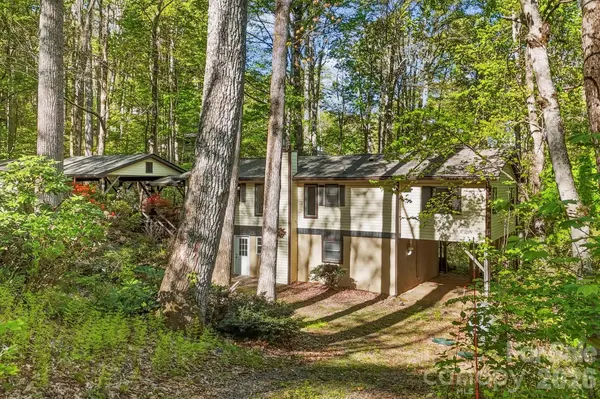 6 Gold Finch LN, Maggie Valley, NC 28751