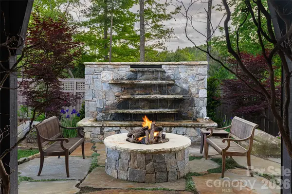 18 Fairsted DR, Asheville, NC 28803