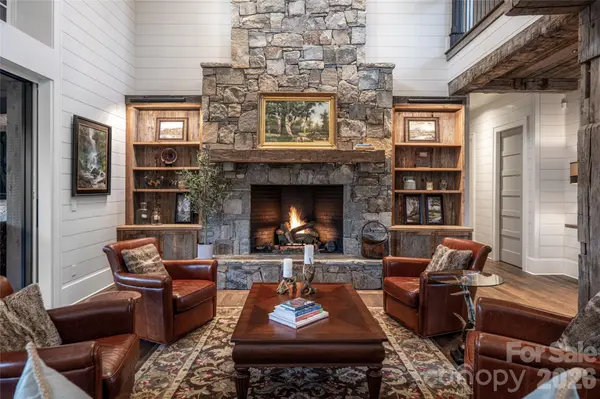 18 Fairsted DR, Asheville, NC 28803