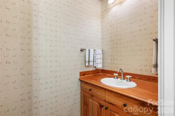 1957 Cold Mountain RD, Lake Toxaway, NC 28747