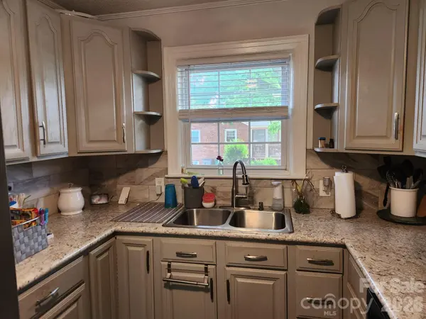 3922 Mcmillan ST, Charlotte, NC 28205
