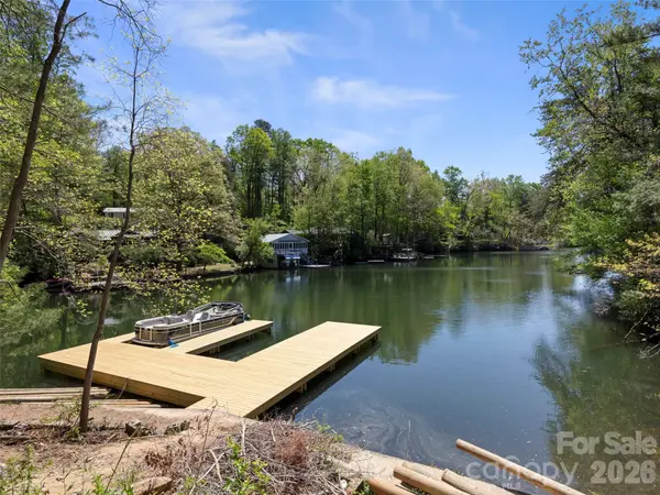 99999 N Lake Summit RD, Zirconia, NC 28790