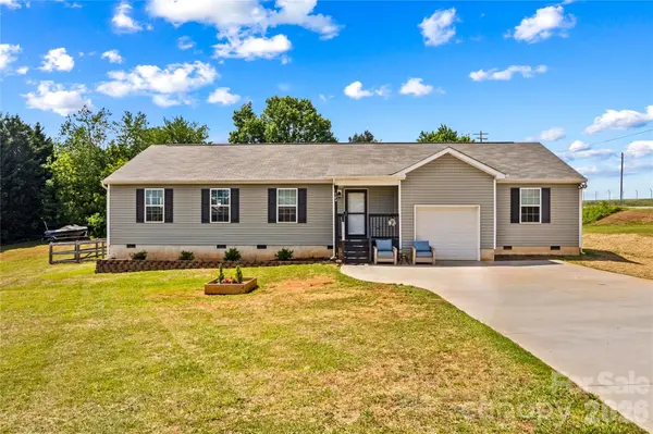 104 Sandtrap DR, Statesville, NC 28677