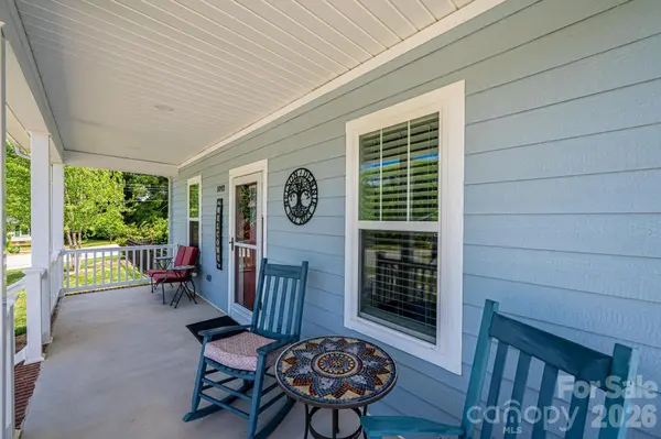1092 33rd Avenue LOOP NE, Hickory, NC 28601