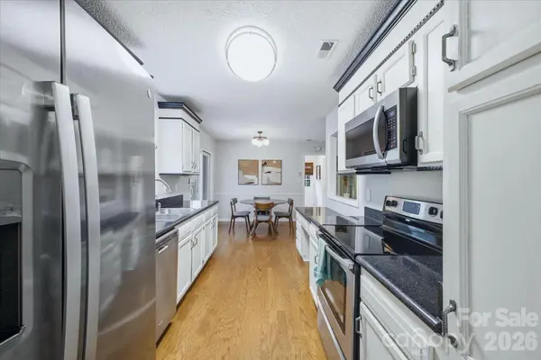 2726 Heidleburg LN, Charlotte, NC 28210