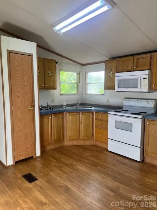 50 E Wabash DR, Sylva, NC 28779