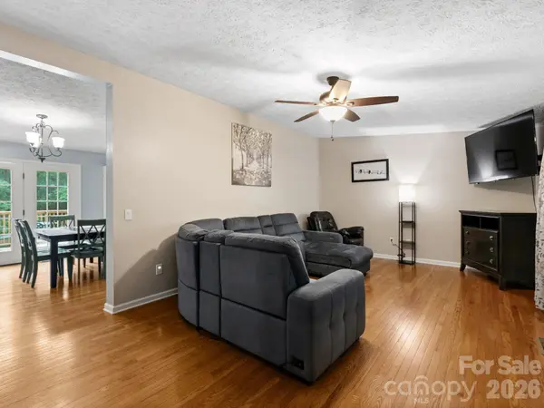 38 Brown Lynch RD, Candler, NC 28715