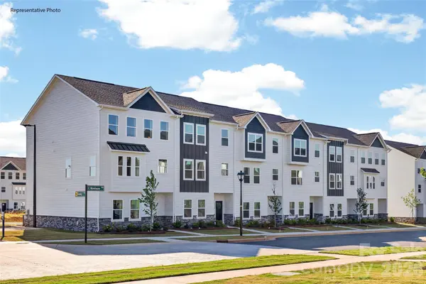 226 E Morehouse AVE #TWNH B, Mooresville, NC 28117