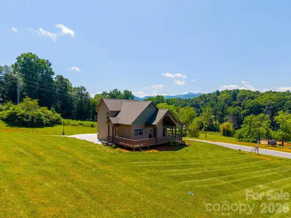 50 Fairview ST, Franklin, NC 28734