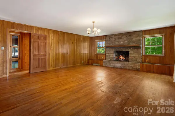 284 Chestnut ST, Mars Hill, NC 28754