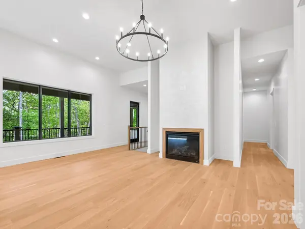 18 Erin Glen CT, Fairview, NC 28730