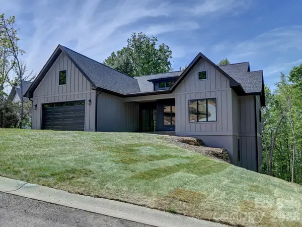 18 Erin Glen CT, Fairview, NC 28730