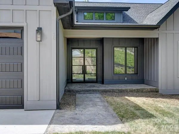 18 Erin Glen CT, Fairview, NC 28730