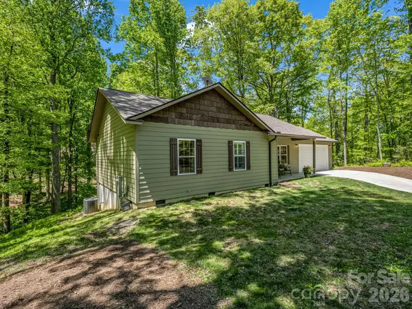 135 Half Moon LN, Brevard, NC 28712