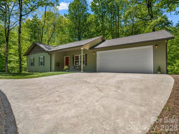135 Half Moon LN, Brevard, NC 28712