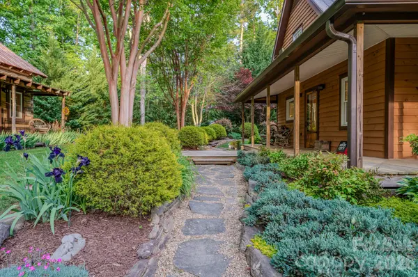 75 Old Gap Creek RD, Fairview, NC 28730