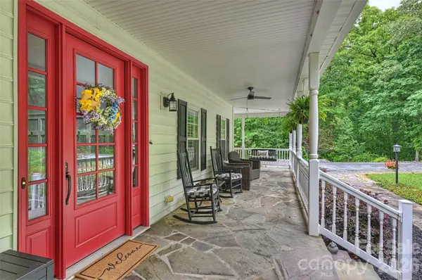 9470 Hutchinson LN, Charlotte, NC 28216