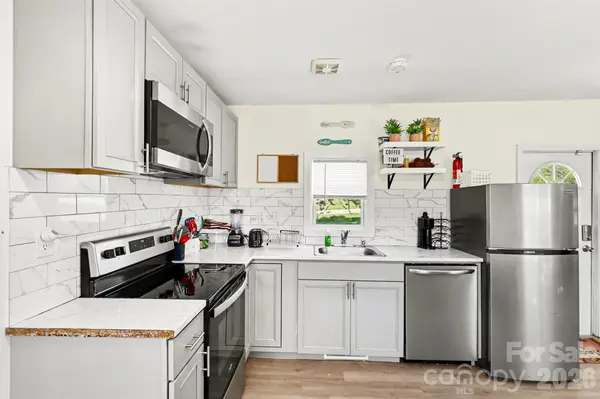 9937 Harwood LN, Charlotte, NC 28214