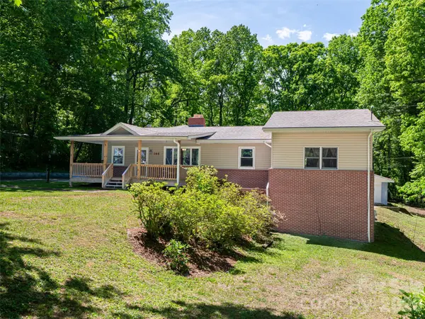 146 Fairmont RD, Candler, NC 28715