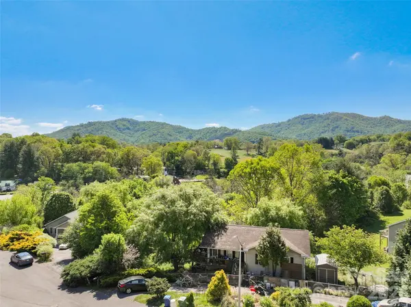 373 Barefoot RDG, Clyde, NC 28721