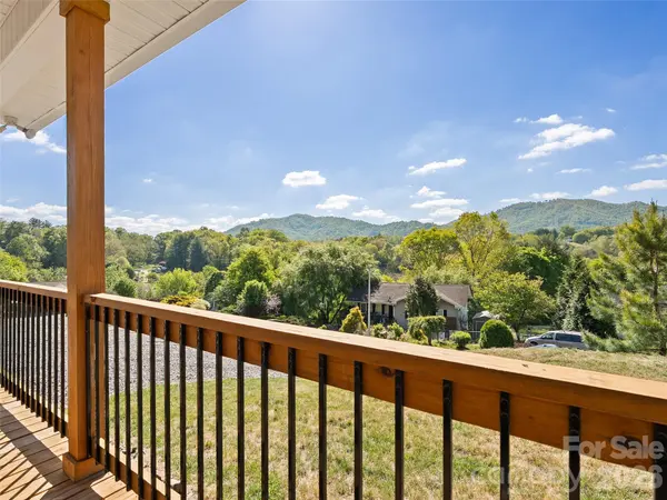 373 Barefoot RDG, Clyde, NC 28721
