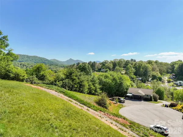 373 Barefoot RDG, Clyde, NC 28721