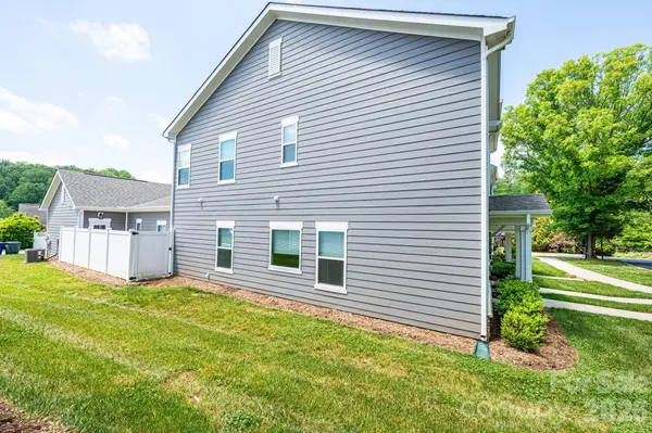 1809 Edgewater DR NW, Conover, NC 28613