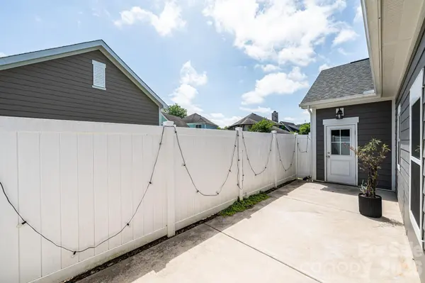 1809 Edgewater DR NW, Conover, NC 28613