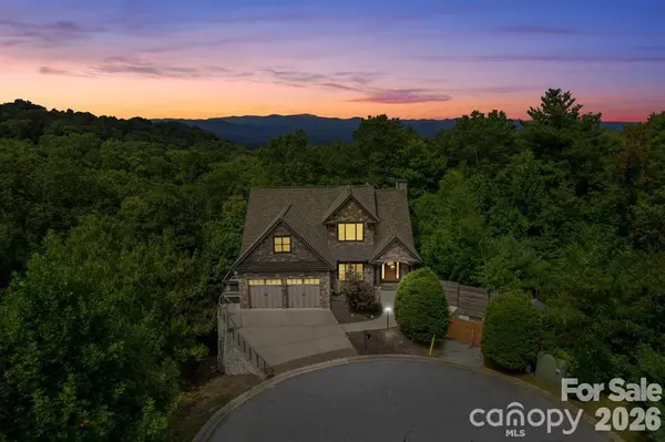109 Wood Owl CT, Hendersonville, NC 28791