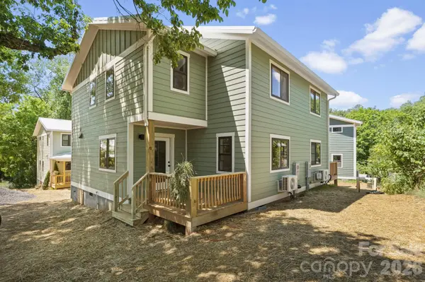 11 Fireside DR, Asheville, NC 28806