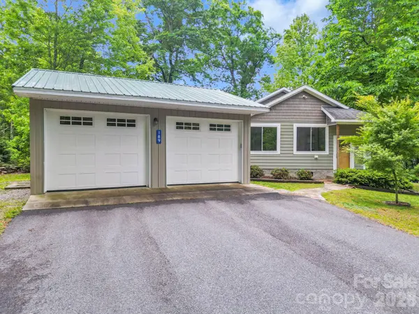 189 Friendly CIR, Saluda, NC 28773